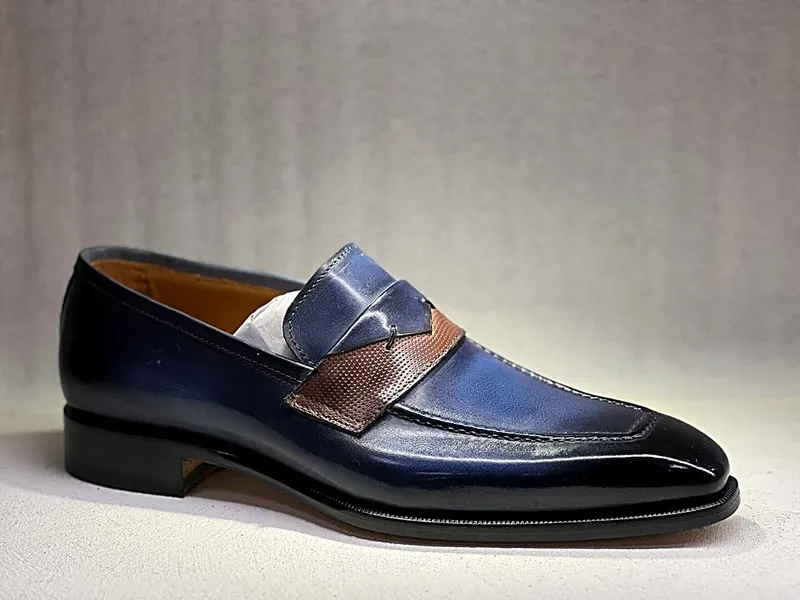 Mocassino navy con nappine