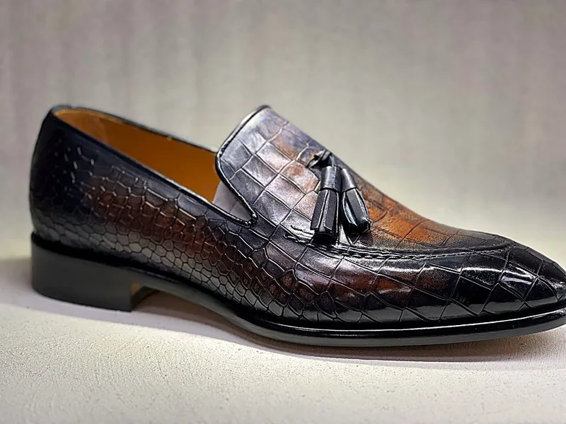Mocassino esotico con nappine